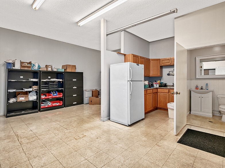 More Photos Of 141 Glenn Bridge Rd, Arden Light Distribution For Lease