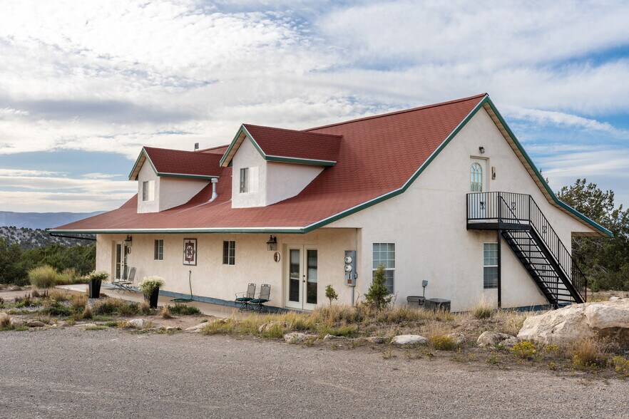 More Photos Of 11550 Pigeon Hollow Rd, Spring City Hotel For Sale