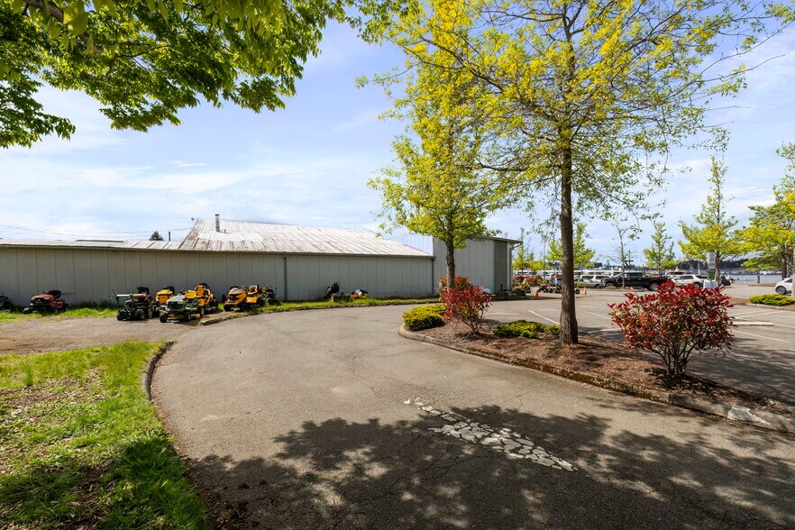 More Photos Of 901 Bay St, Port Orchard Storefront For Sale