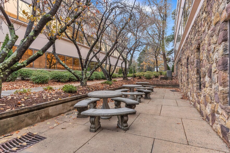 More Photos Of 3541 Randolph Rd, Charlotte Unknown For Lease