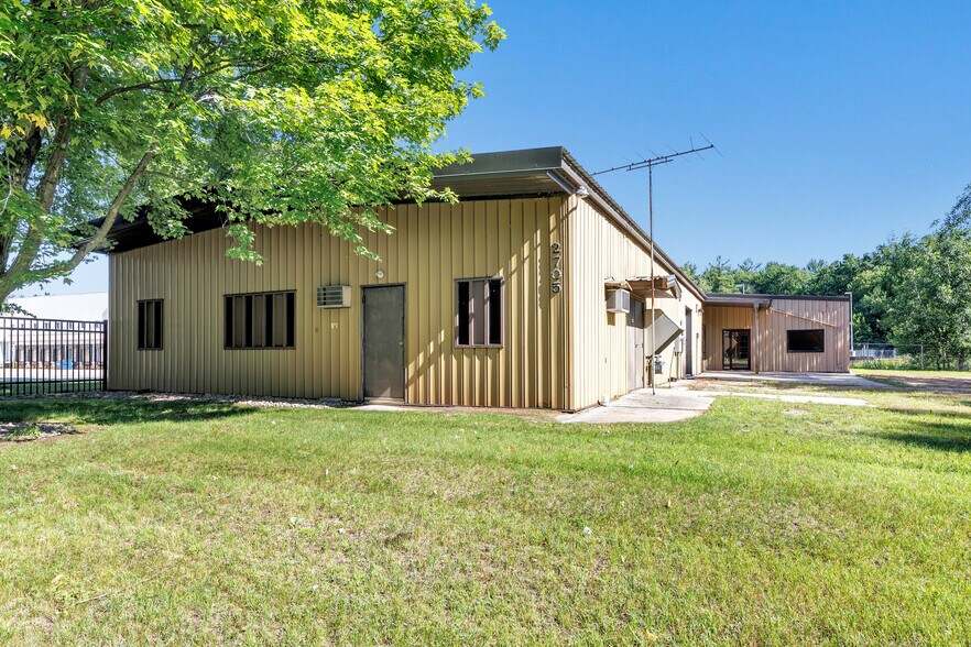 More Photos Of 2705 E Richmond St, Shawano Manufacturing For Sale