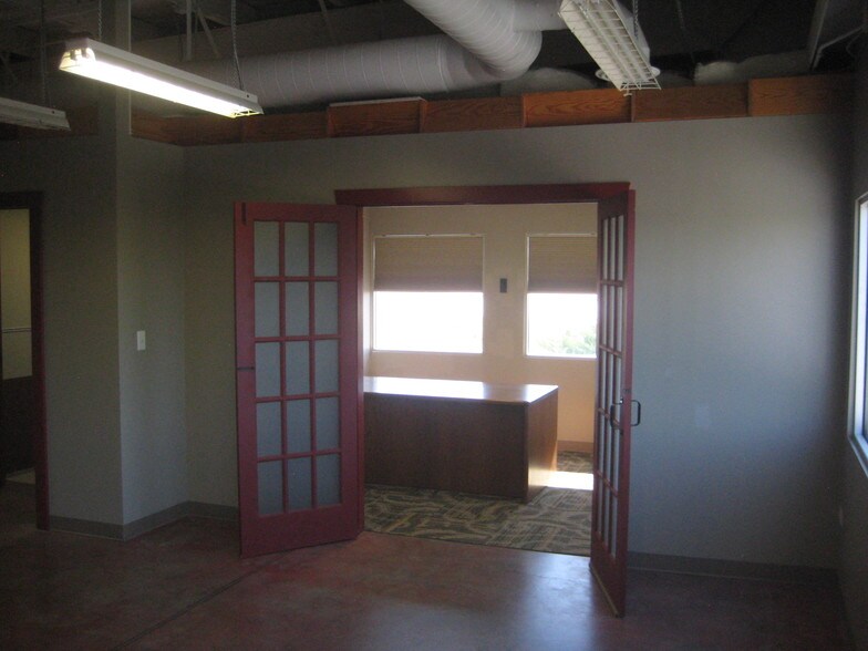 More Photos Of 15334 E Hinsdale Cir, Centennial Light Manufacturing For Lease