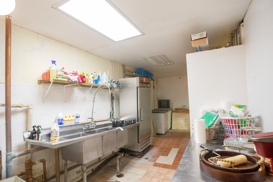 More Photos Of 5401-5403 W Madison St, Chicago Storefront Retail Residential For Sale