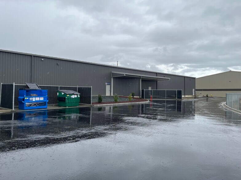 More Photos Of 1400-1442 W Smith Rd, Ferndale Industrial For Sale