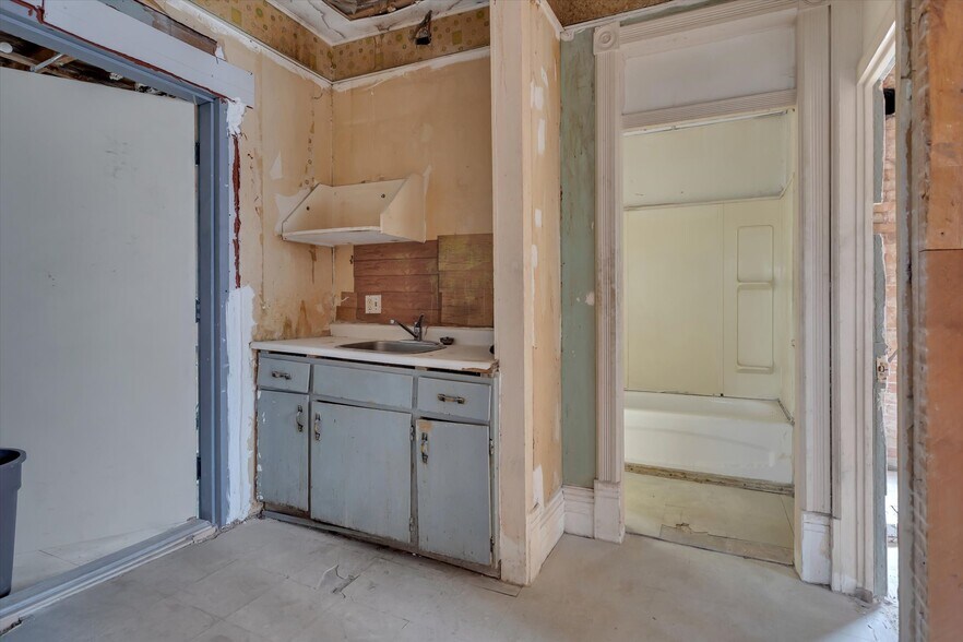 More Photos Of 514 Aylmer St N, Peterborough Multifamily For Sale