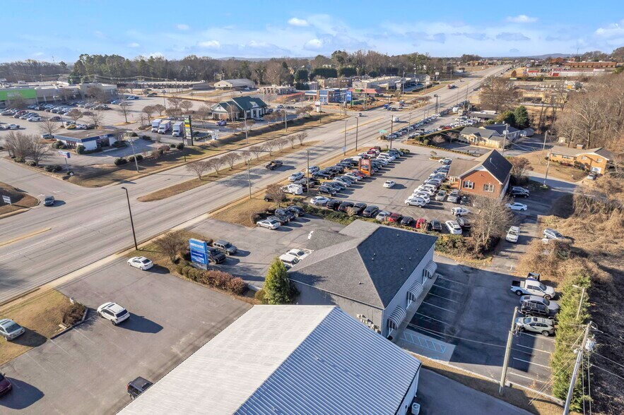 More Photos Of 812 W Wade Hampton Blvd, Greer Office Residential For Lease