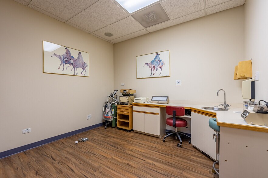 More Photos Of 5521 N Milwaukee Ave, Chicago Medical For Lease