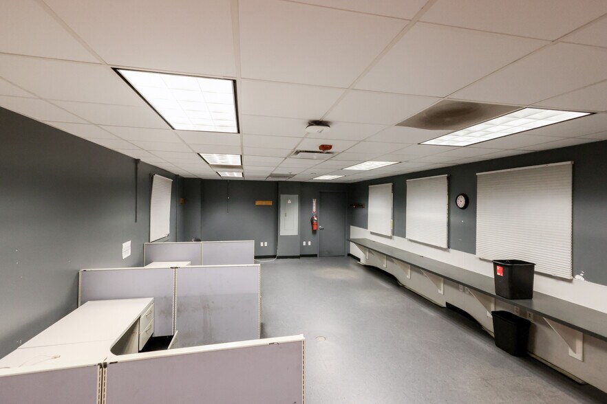 More Photos Of 54 Joseph St, Newark Warehouse For Lease