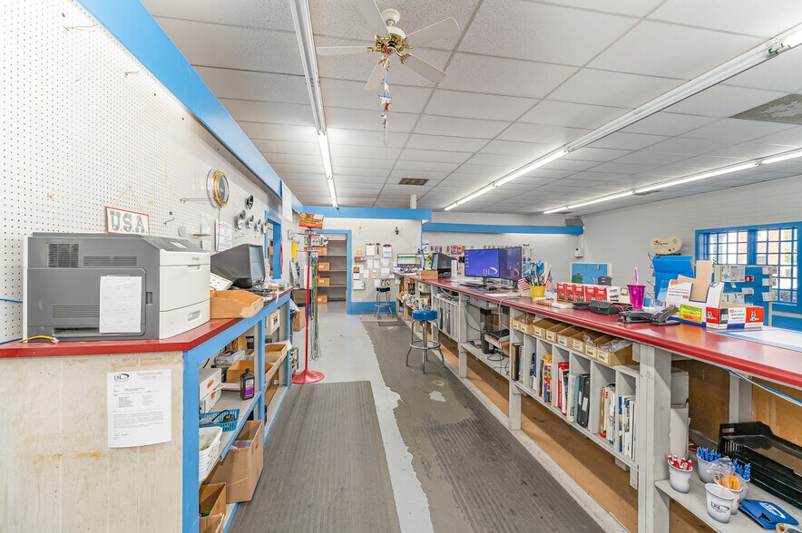 More Photos Of 4813 W Gate City Blvd, Greensboro Light Distribution For Sale