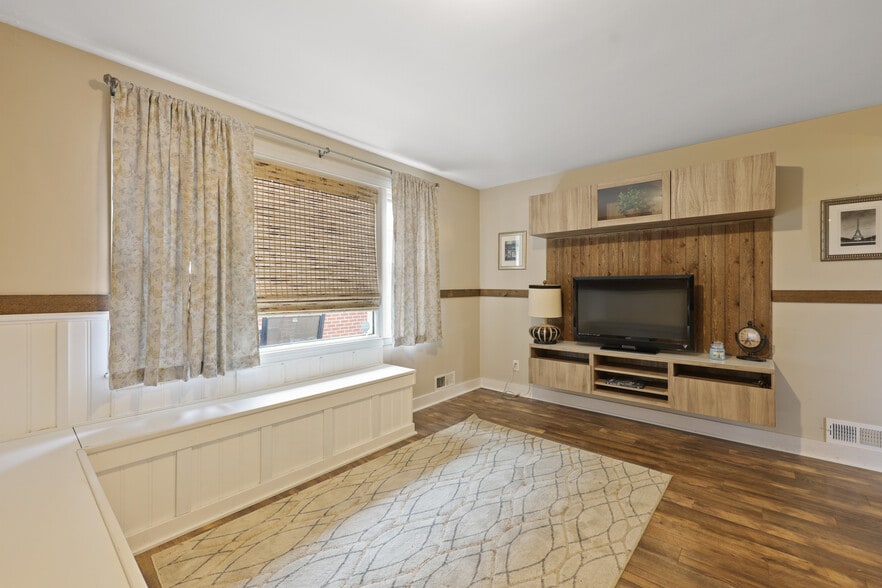 More Photos Of 3904 E Joppa Rd, Nottingham Flex For Sale