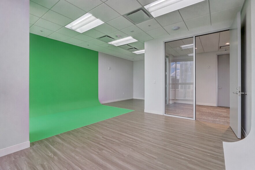 More Photos Of 111 N Magnolia Ave, Orlando Office For Lease