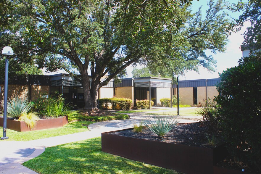 More Photos Of 11623 Angus Rd, Austin Unknown For Lease