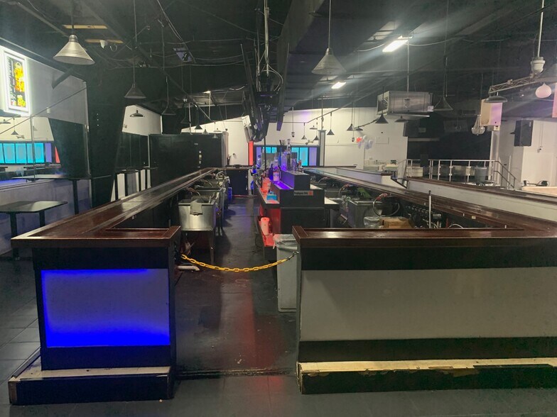 More Photos Of 6347 Phillips Hwy, Jacksonville Bar For Sale