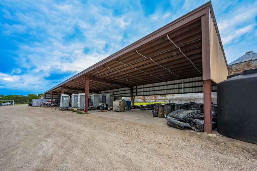 More Photos Of 1500 W Highway 6, Alvin Truck Terminal For Sale