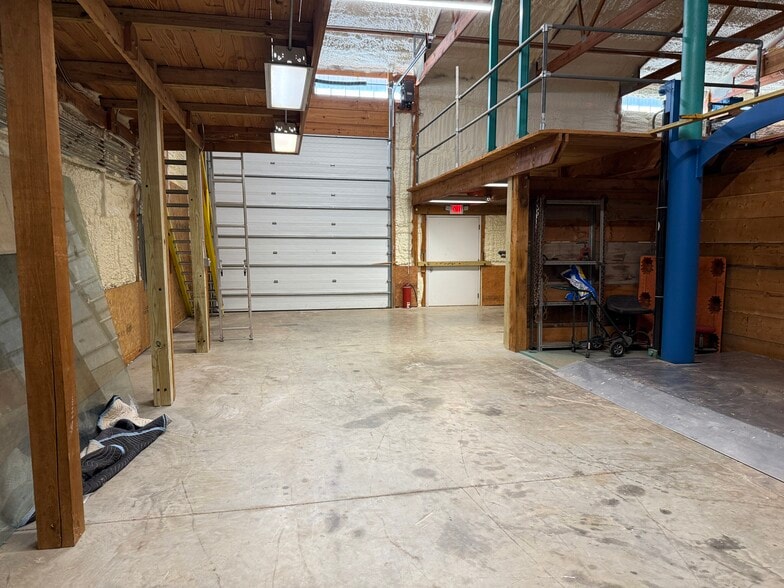 More Photos Of 2803 W Lamar Alexander Pky, Friendsville Industrial For Lease