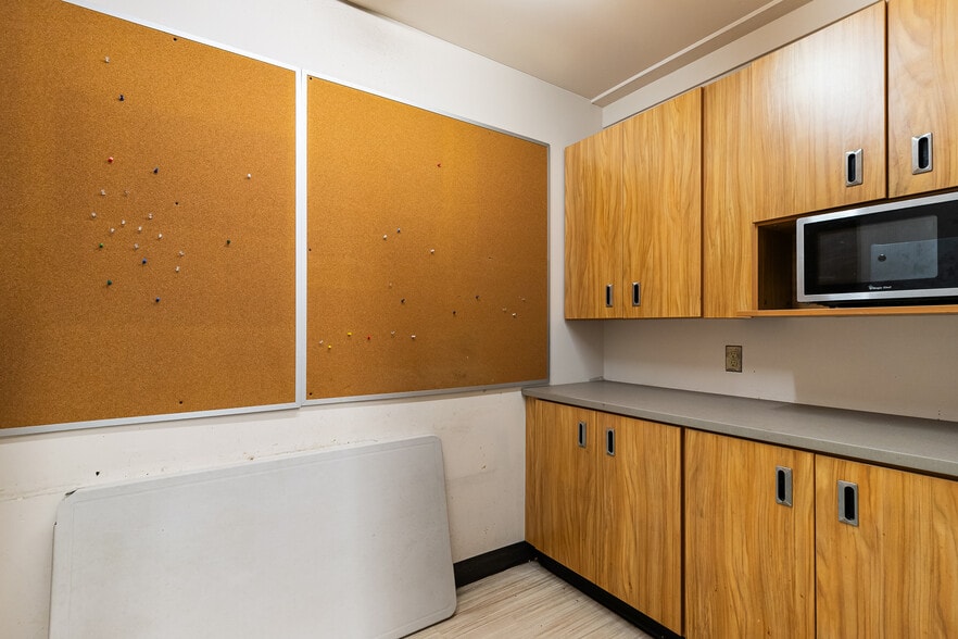 More Photos Of 3227 Northwest Ave, Bellingham Drugstore For Lease