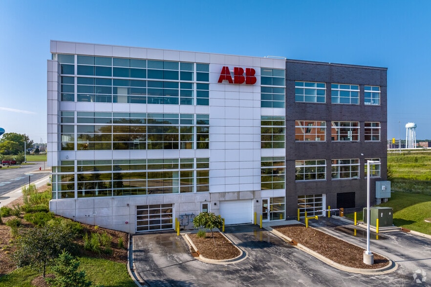 More Photos Of 1425 Discovery Pky, Wauwatosa Office For Sale