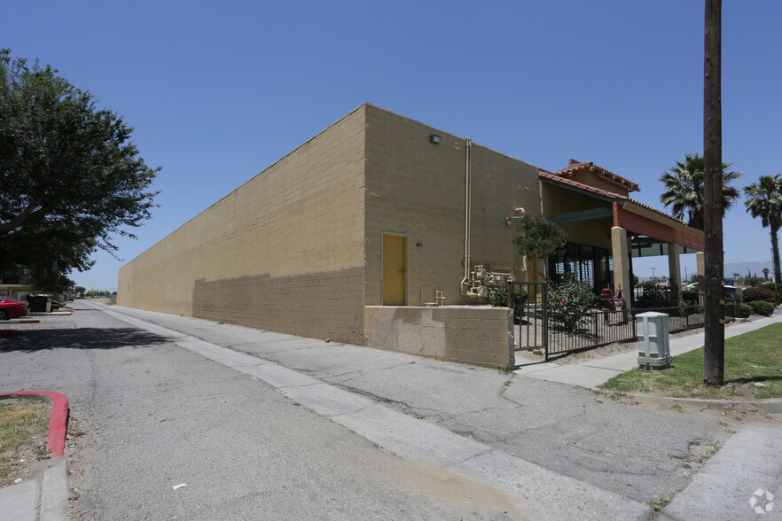 More Photos Of 911-945 W Foothill Blvd, Rialto Unknown For Lease