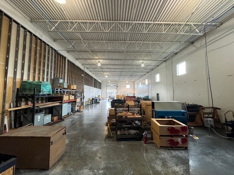 More Photos Of 2600 Kimco Ct, Lincoln Warehouse For Lease