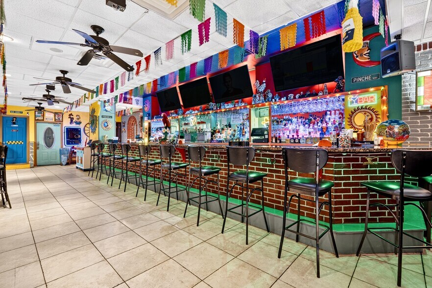 More Photos Of 79 S Liberty Dr, Stony Point General Retail For Sale
