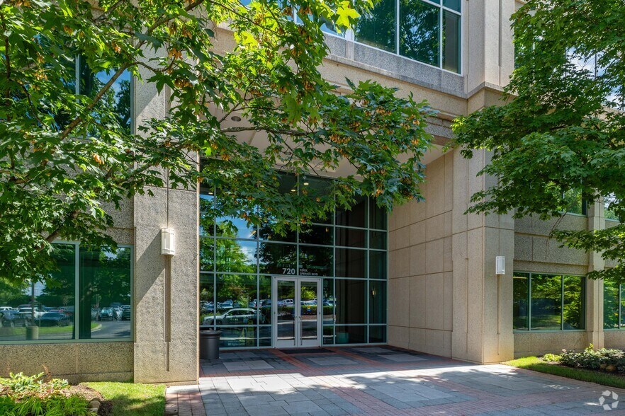 More Photos Of 720 Cool Springs Blvd, Franklin Office For Lease