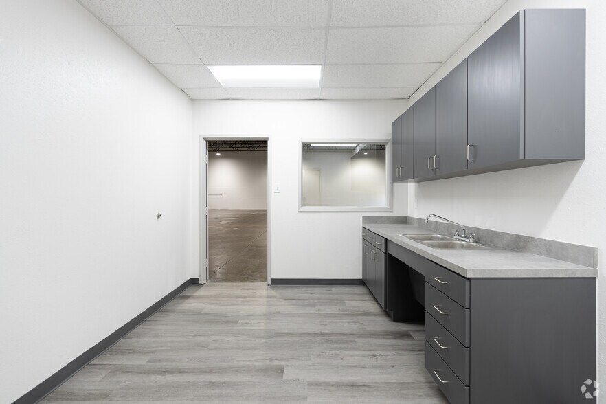 More Photos Of 756 Port America Pl, Grapevine Unknown For Lease