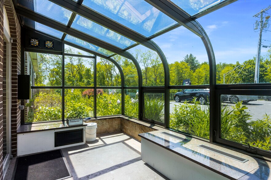 More Photos Of 25 Delaware Ave, Delmar Office For Lease