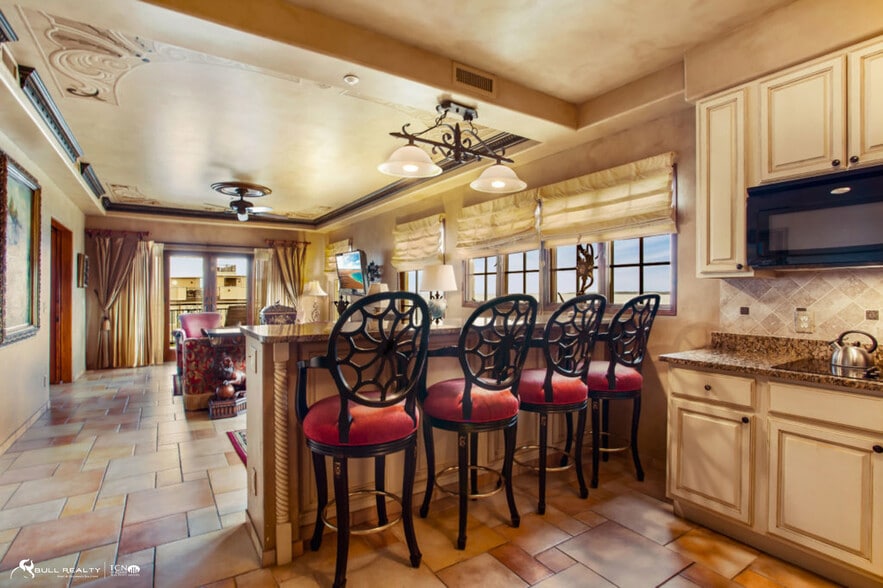 More Photos Of 935 Beachview Dr, Saint Simons Island Hotel For Sale