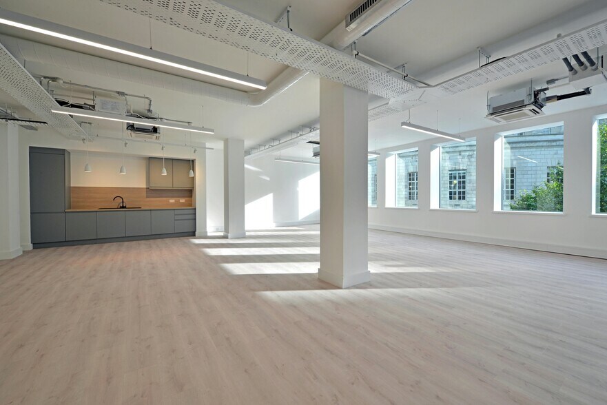 More Photos Of 10-12 Mount St, Manchester Office For Lease