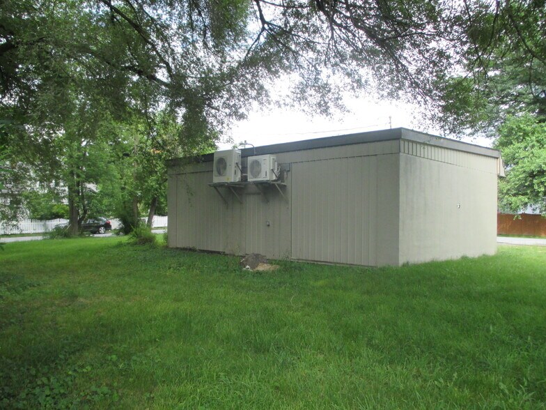 More Photos Of 3 Vine St, Greenwood Lake Warehouse For Lease