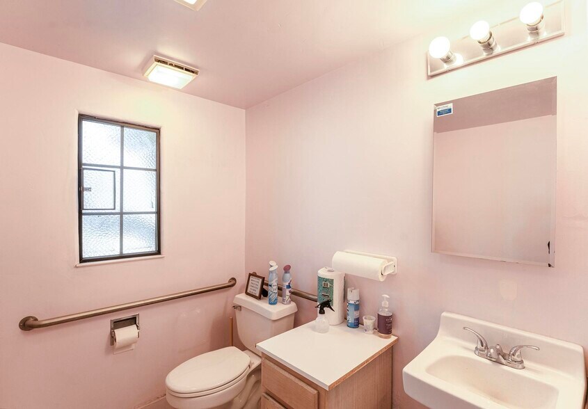 More Photos Of 1084 Cass St, Monterey Medical For Sale