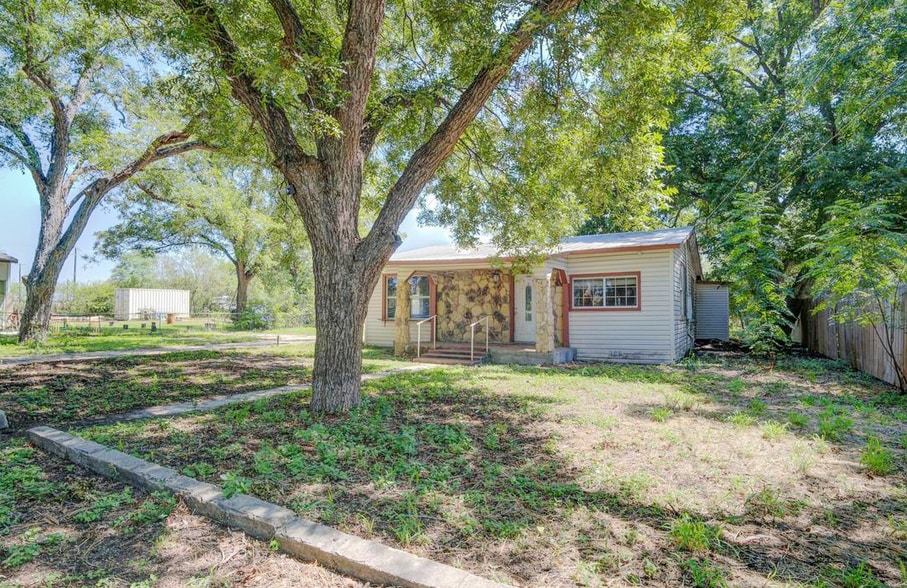 Primary Photo Of 7402 Quintana Rd, San Antonio Flex For Sale