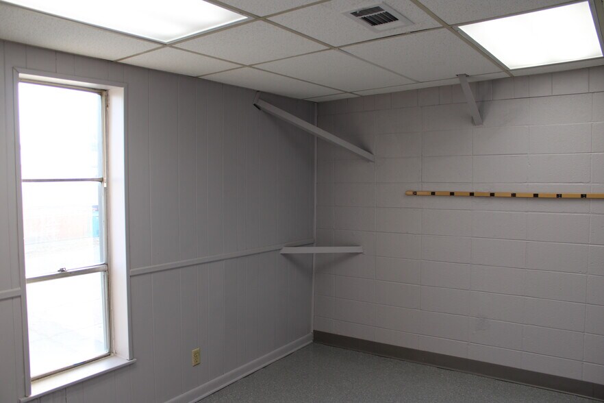 More Photos Of 6112 Patterson Rd, Little Rock Light Distribution For Sale