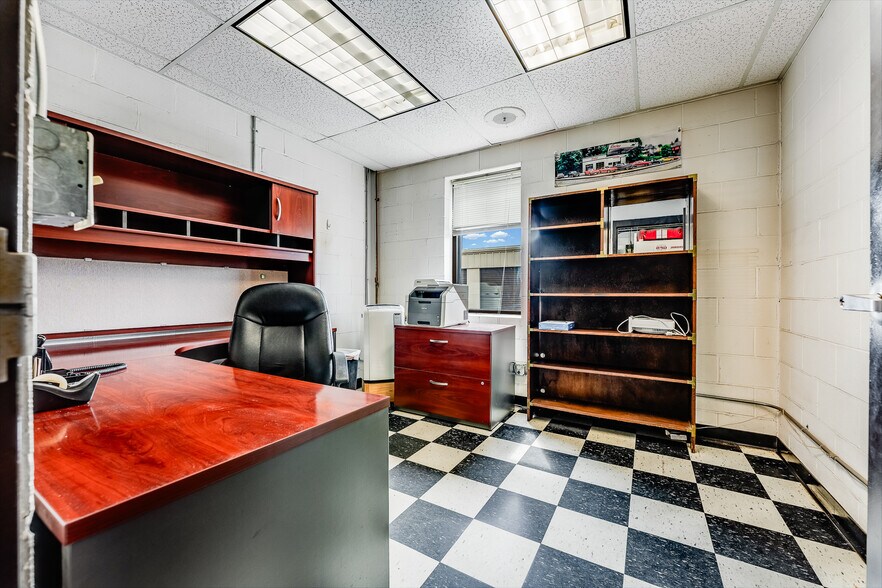 More Photos Of 2050 Winners Dr, Fairmont Auto Repair For Sale