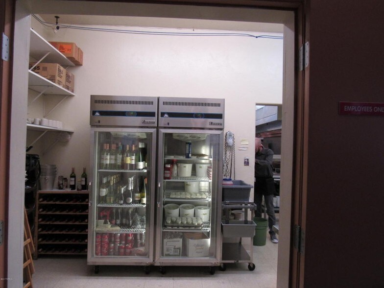 More Photos Of 60 S 10th St, Tombstone Restaurant For Sale