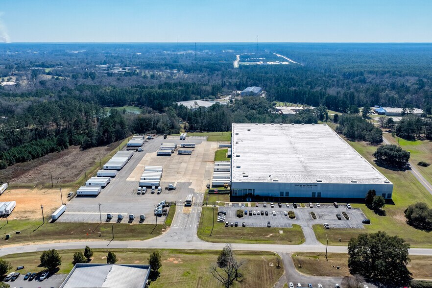 More Photos Of 121 Plantation Oaks Dr, Thomasville Distribution For Sale