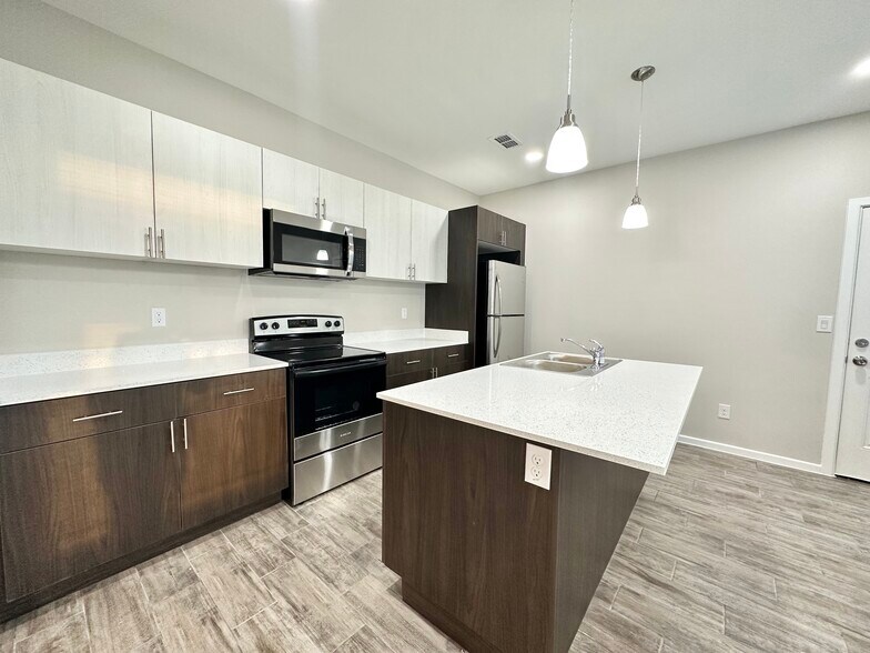 More Photos Of 1300 S Yankton St, Alton Apartments For Sale