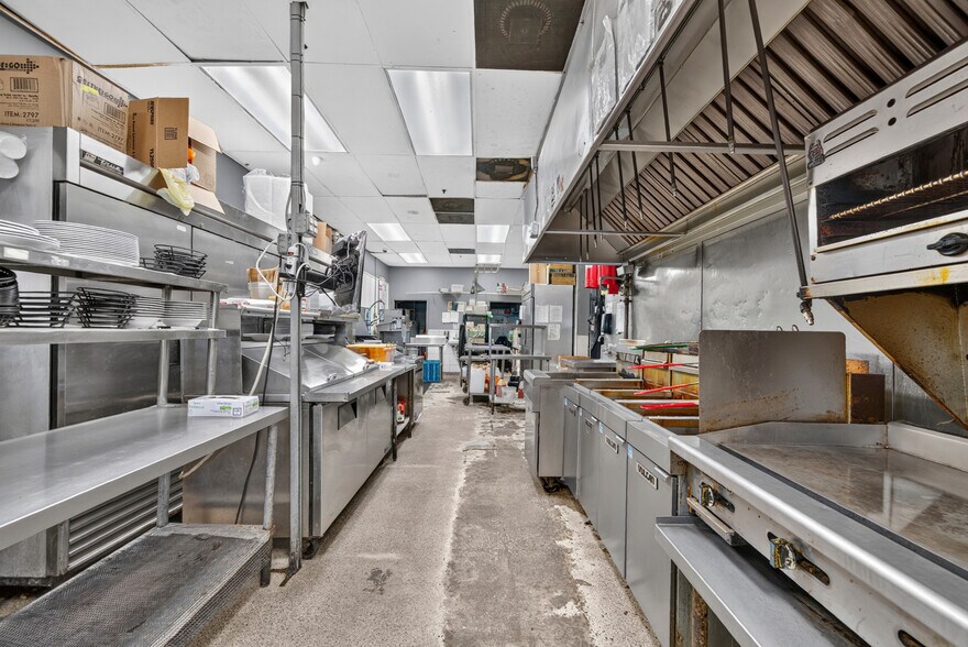 More Photos Of 14286 Beach Blvd, Jacksonville Beach General Retail For Sale