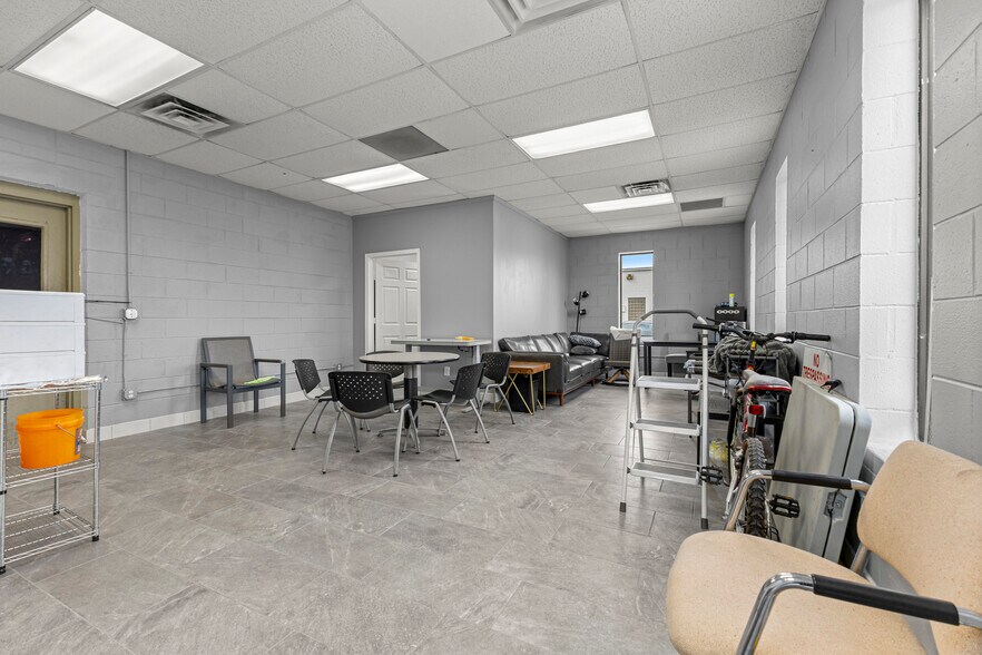 More Photos Of 32639-32645 Industrial Rd, Garden City Warehouse For Sale