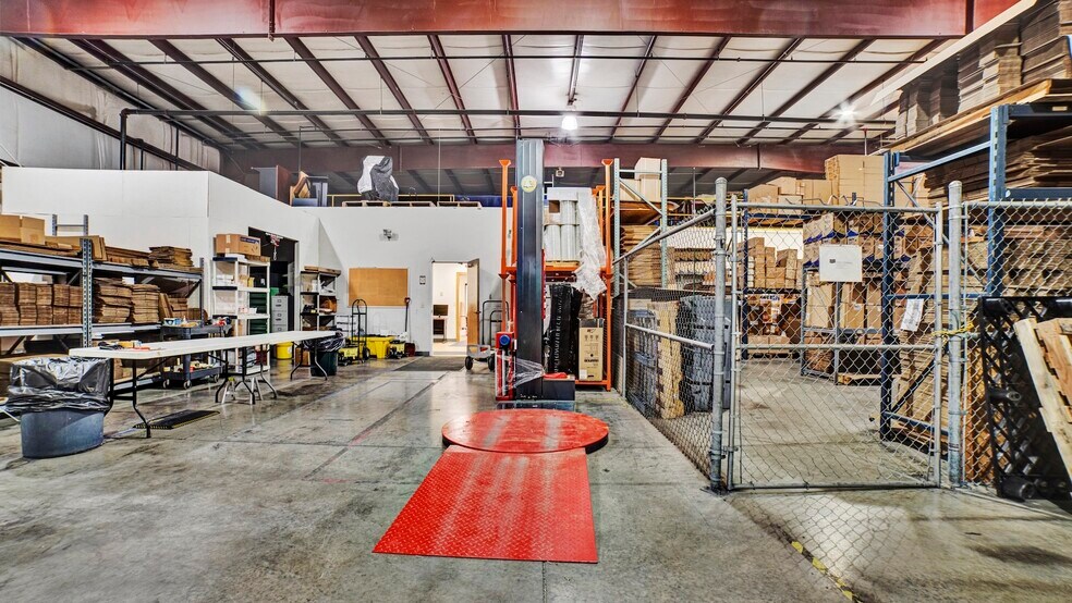 More Photos Of 961 N Main St, Mansfield Warehouse For Lease