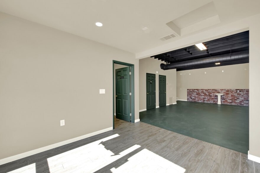 More Photos Of 124 S Porter Rd, Dixon Service For Sale