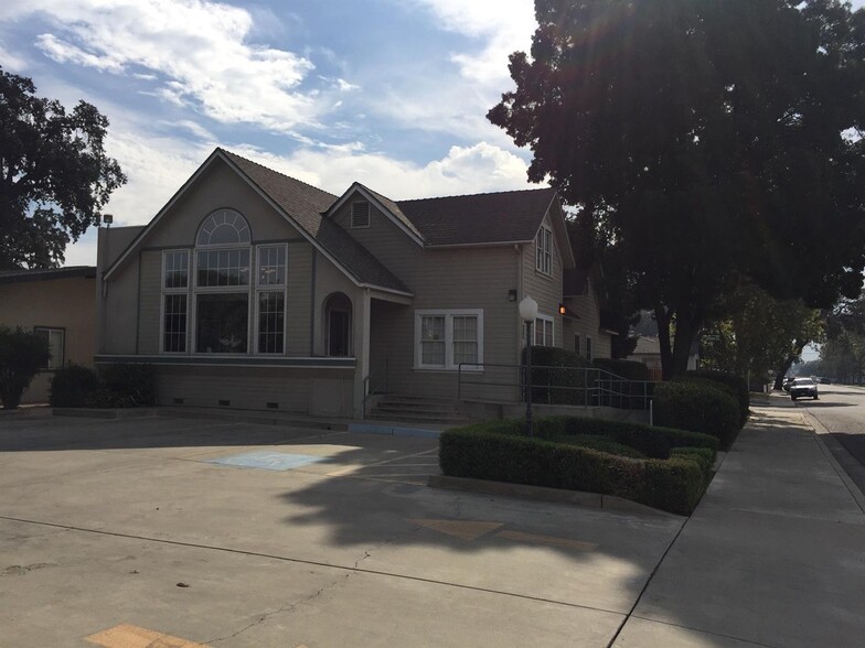 Primary Photo Of 235 W Noble Ave, Visalia Medical For Lease