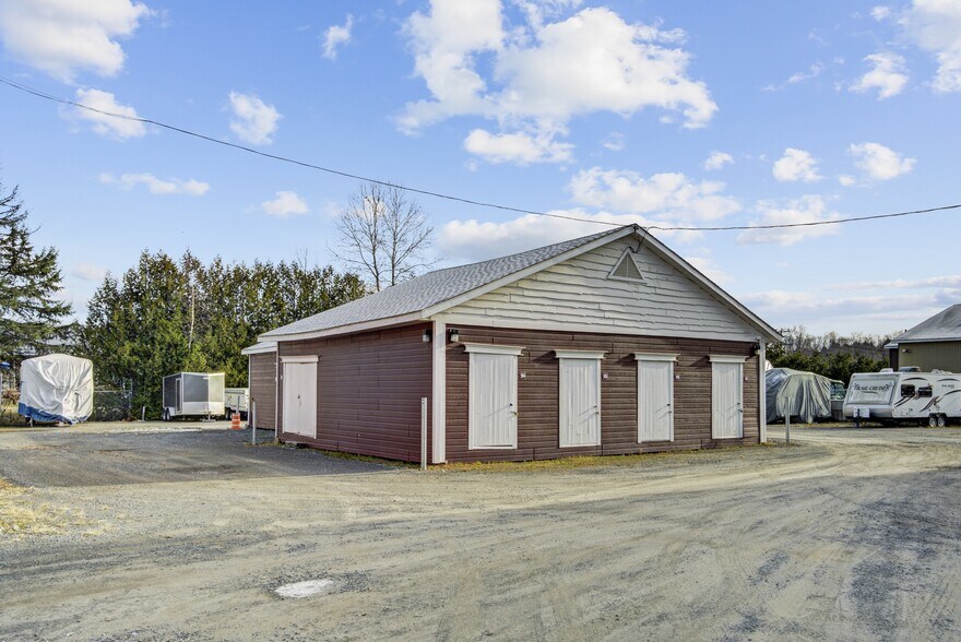 More Photos Of 1550-1560 Rue Michelin, Laval Self Storage For Sale