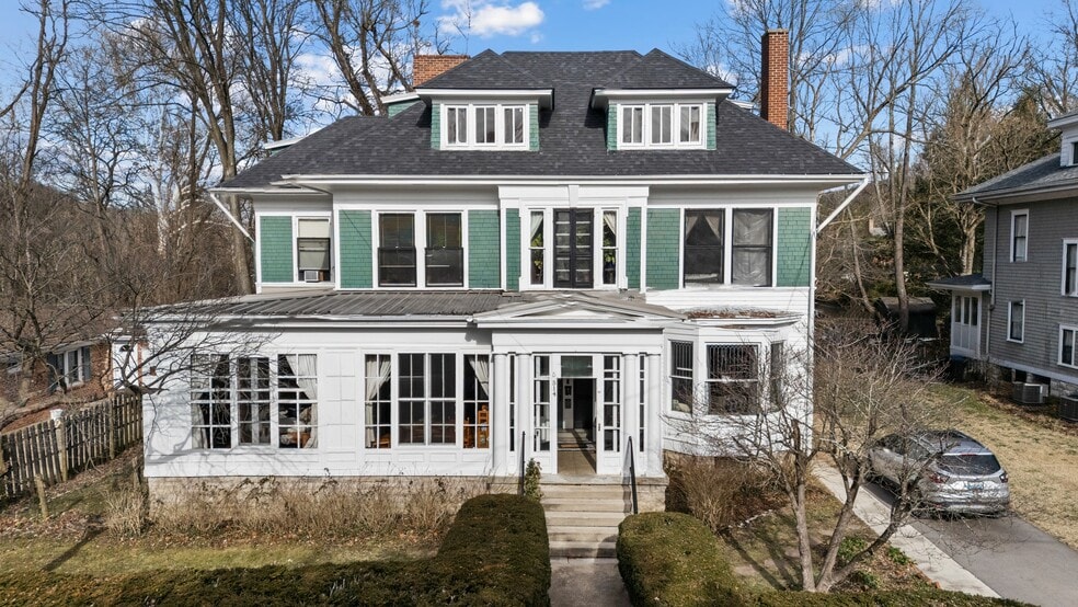 Primary Photo Of 514 Wapping St, Frankfort Apartments For Sale
