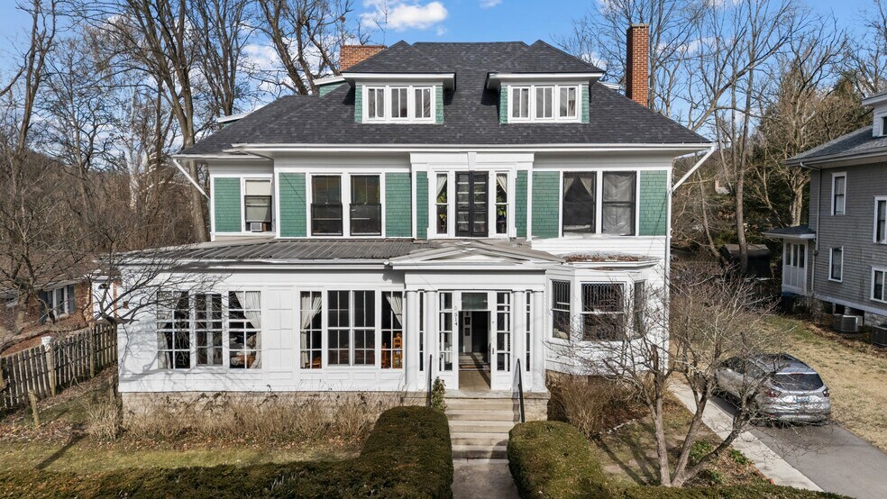 Primary Photo Of 514 Wapping St, Frankfort Multifamily For Sale