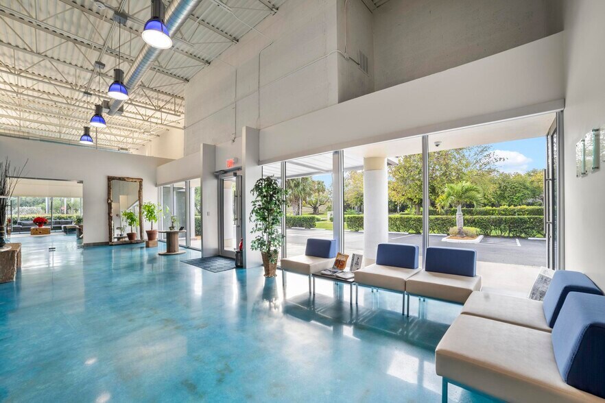 More Photos Of 320 International Pky, Sunrise Warehouse For Sale
