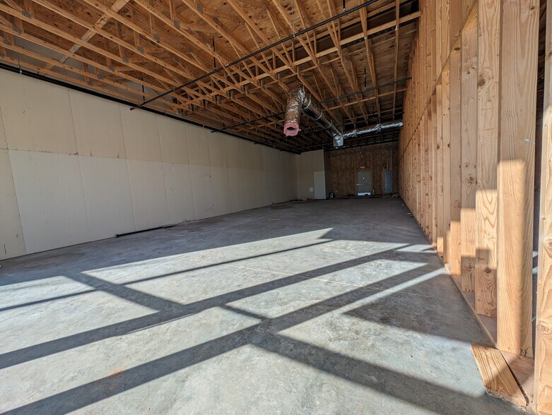 More Photos Of 1734-1740 NW 82nd St, Lawton Storefront For Lease