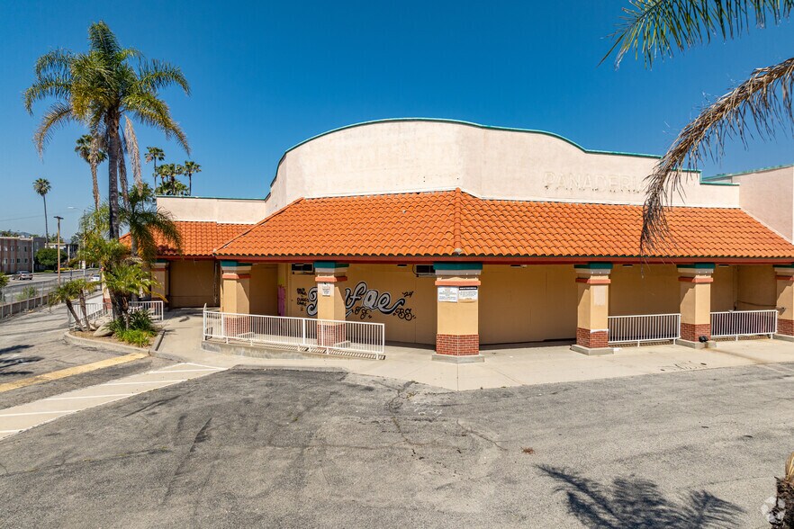 Primary Photo Of 21555-21627 Roscoe Blvd, Canoga Park Service For Lease