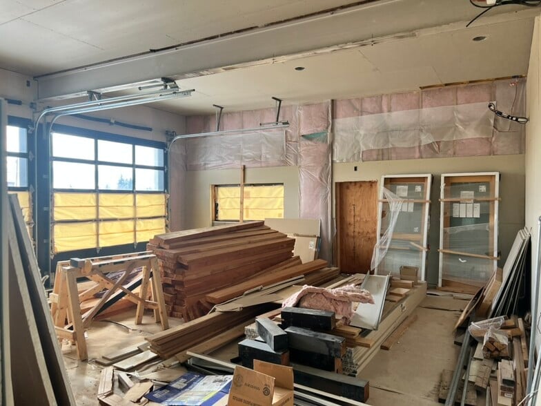 More Photos Of 33 E Main St, Belgrade Flex For Lease