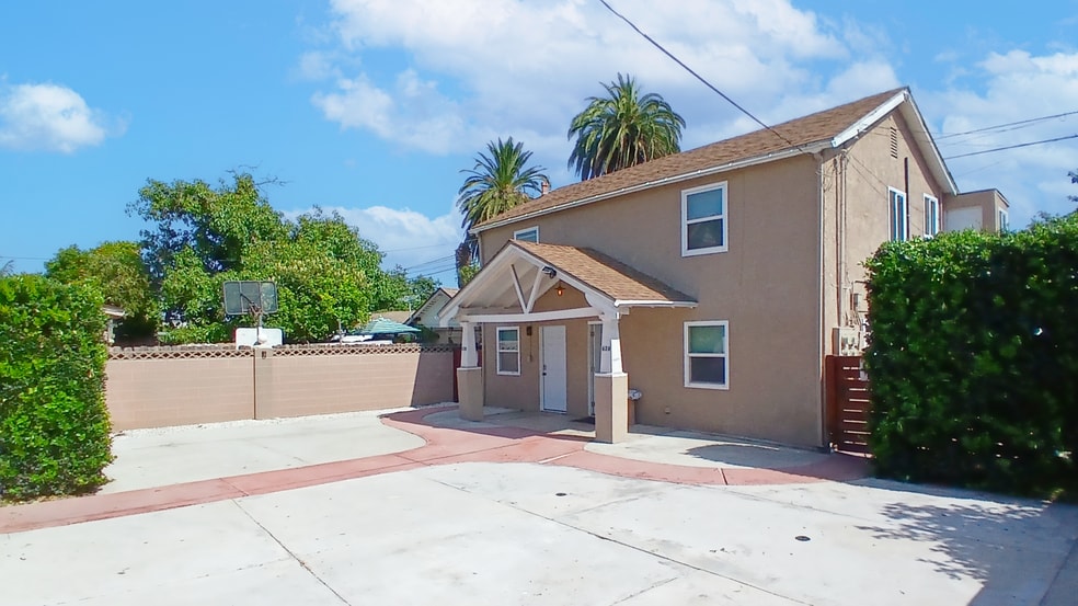 Primary Photo Of 626 E 3rd St, Santa Ana Apartments For Sale